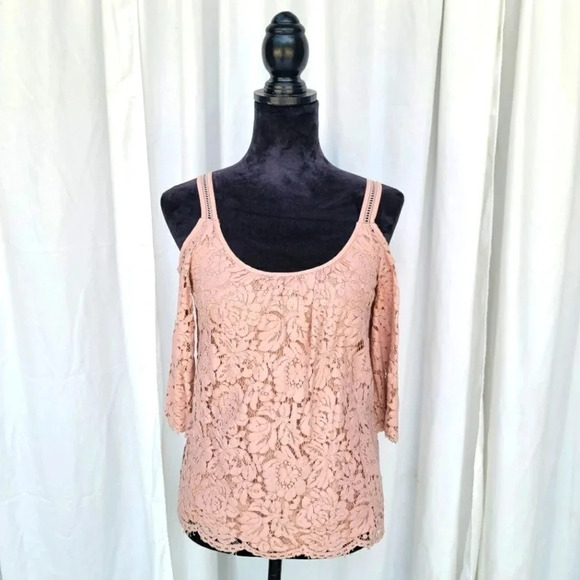 White House Black Market Tops - White House Black Market WHBM Womens XXS Cold-Shoulder Lace Top In Antique Blush